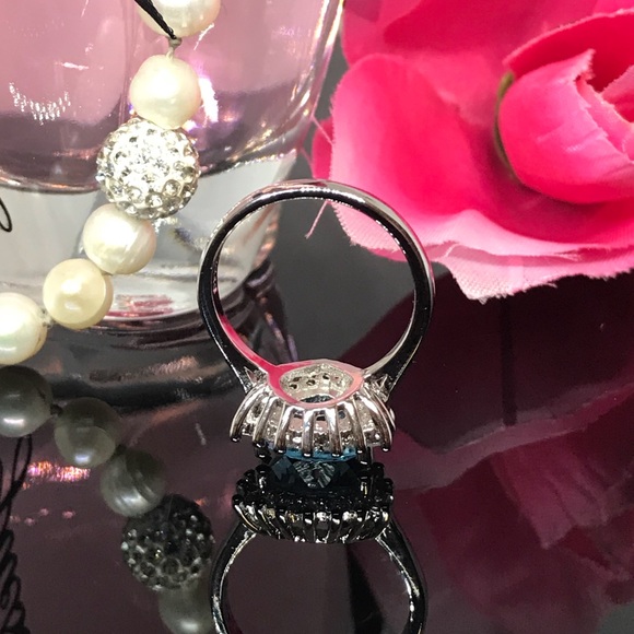 Lovely aquamarine and white sapphire ring - Picture 5 of 8